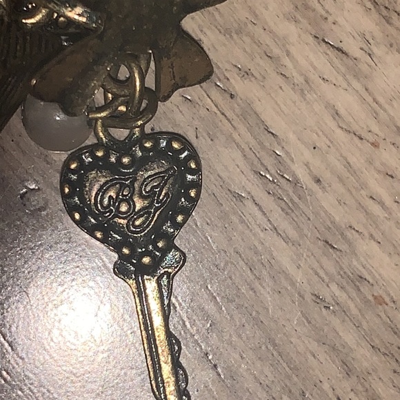 Betsey Johnson Charm Bracelet. - Picture 6 of 6